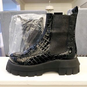 Size US 8/8.5 Chic Af Topshop Black Croc Slip On Ankle Boots